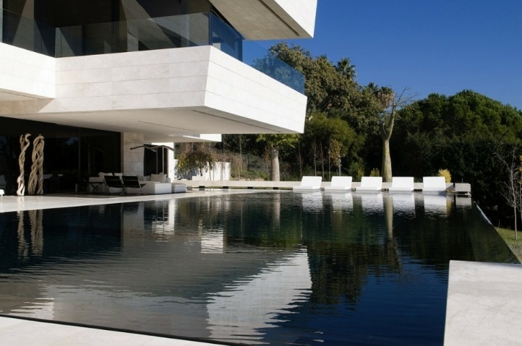 Family House in Marbella by A-cero