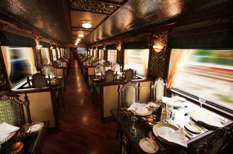A Luxury Train in India – Maharajas’ Express