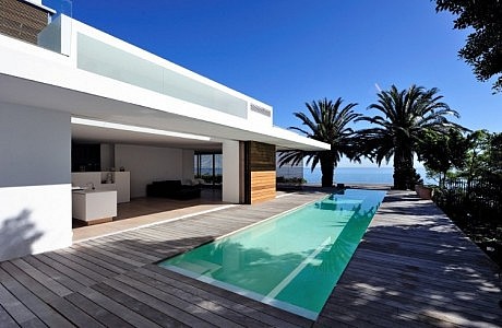 House in Camps Bay by Luis Mira Architect