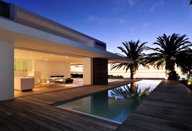 House in Camps Bay by Luis Mira Architect