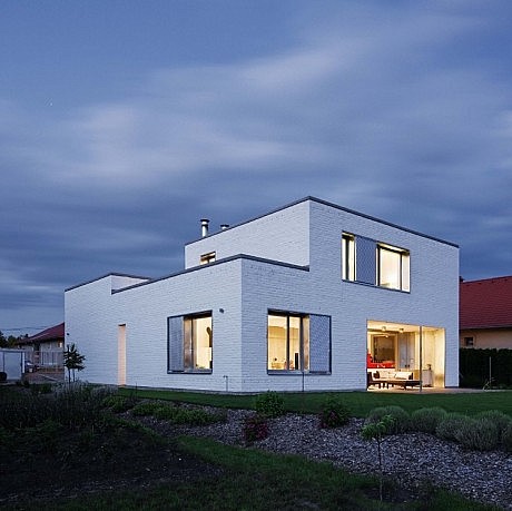 House in Dunaújváros by ZSK Architects - 8