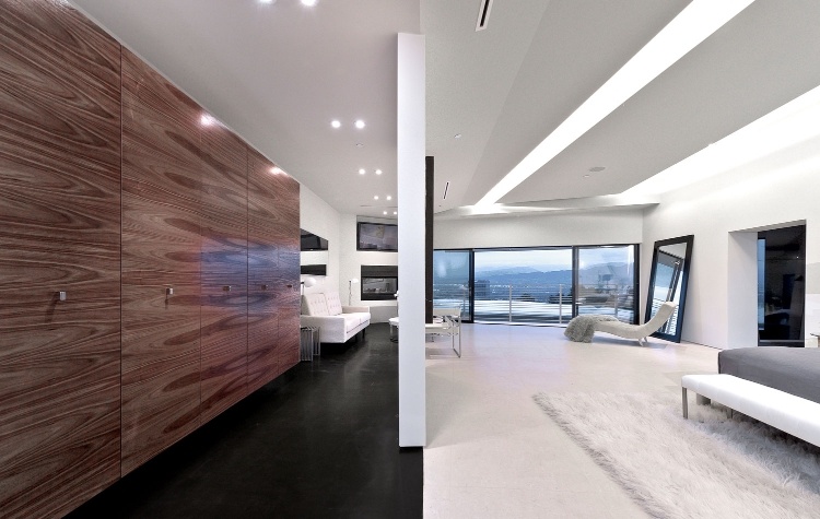 Contemporary LA Residence by VOID Inc.