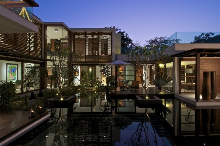 Courtyard House by Hiren Patel Architects - 1