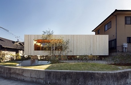 The Pit House by UID Architects & Associates