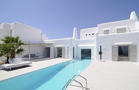 Summer House in Paros by Alexandros Logodotis