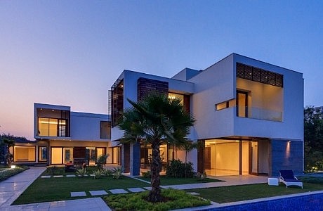 South Court Villa by DADA Partners