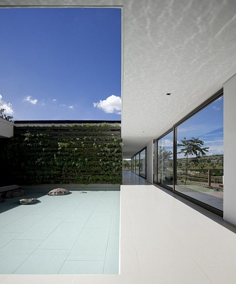 HS House by Studio Arthur Casas - 6