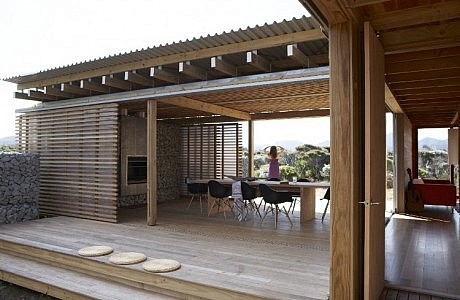 Stylish Beach Shelter by Herbst Architects