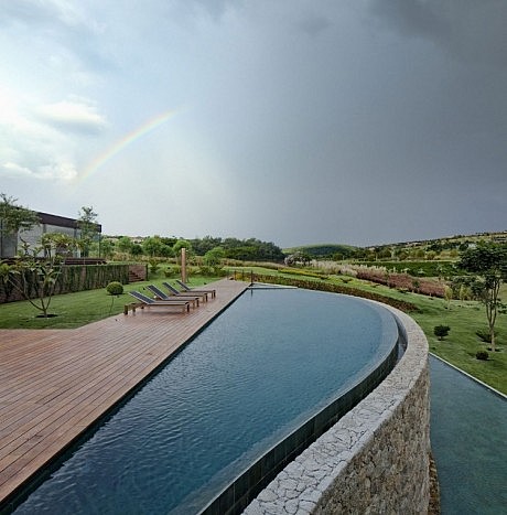 HS House by Studio Arthur Casas - 11