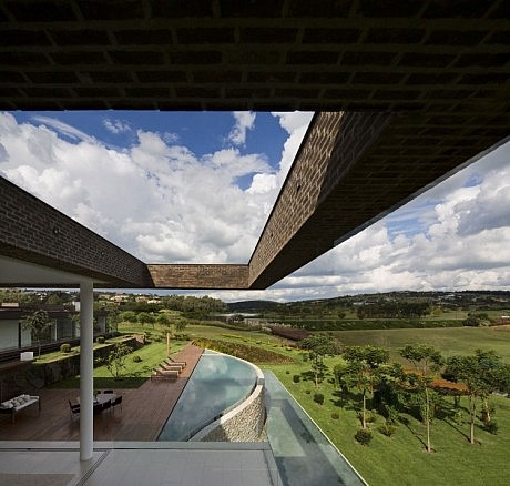 HS House by Studio Arthur Casas - 13