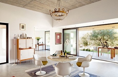 Villa Extramuros by Vora Arquitectura