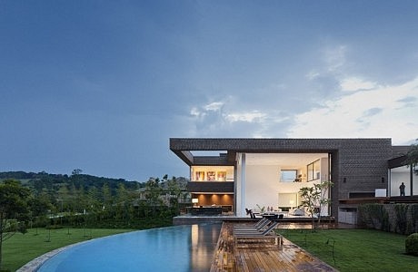 HS House by Studio Arthur Casas