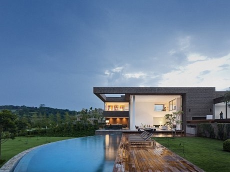 HS House by Studio Arthur Casas - 24