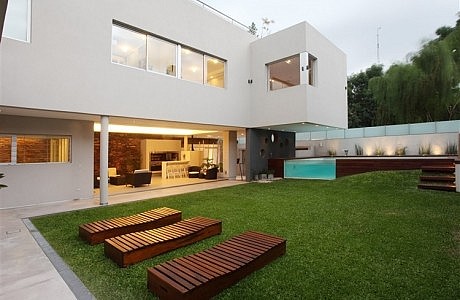 Devoto House by Andrés Remy Arquitectos