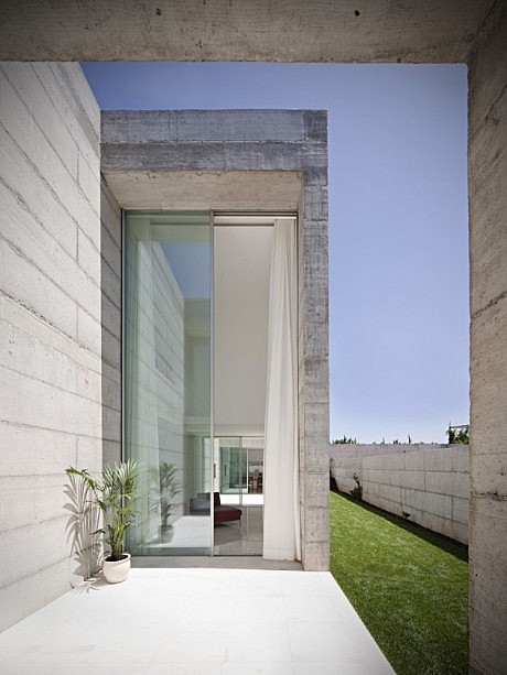 House in Moreira by Phyd Arquitectura - 3
