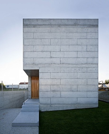 House in Moreira by Phyd Arquitectura - 4
