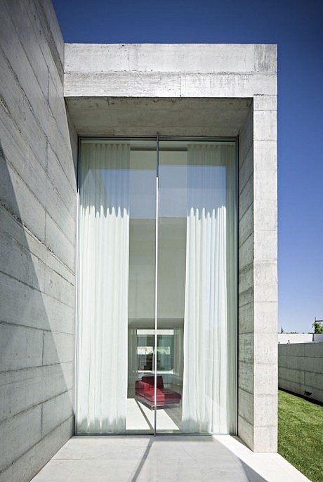 House in Moreira by Phyd Arquitectura - 5