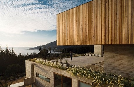 Casa el Pangue by Elton + Leniz Architects