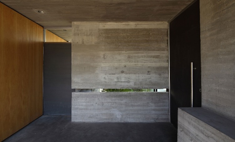 BA House by BAK Arquitectos