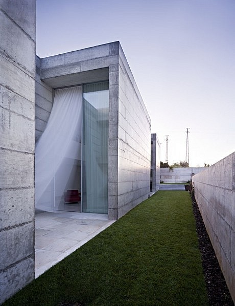 House in Moreira by Phyd Arquitectura - 14