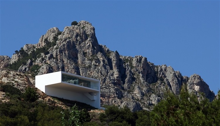 ALT – House on the Cliff