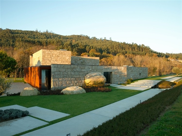 House in Brito by Topos Atelier de Arquitectura