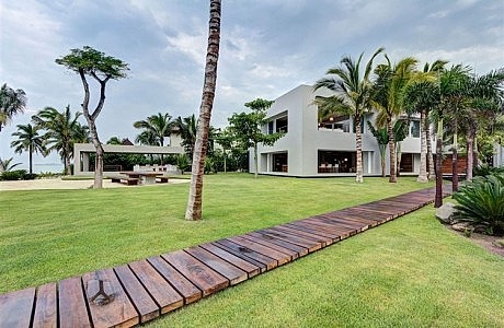 Casa La Punta by Elías Rizo Arquitectos