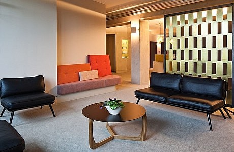 Western Dermatology by Karhard Architektur + Design