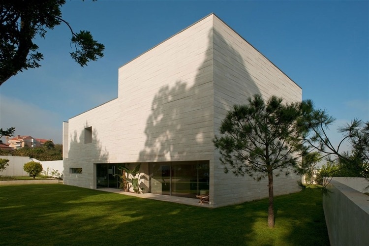 House in Aldoar by Topos Atelier de Arquitectura