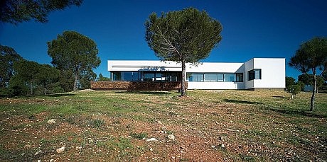 Vivienda de Invierno entre los Pinos by José Manuel Peinado