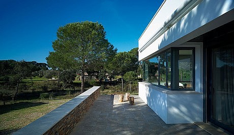 Vivienda de Invierno entre los Pinos by José Manuel Peinado