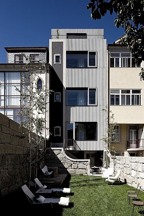 Casa do Conto by Pedra Líquida