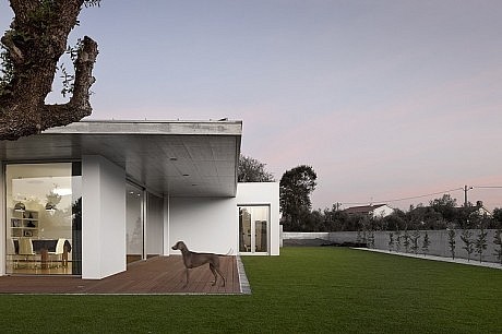 Xiera House 2 by A2 + Arquitectos