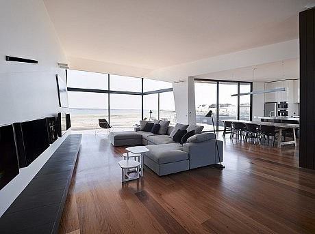 Beached House by BKK Architects