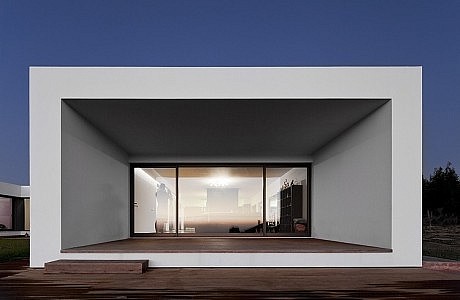 U House by Jorge Graca Costa