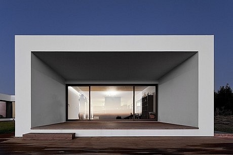 U House by Jorge Graca Costa