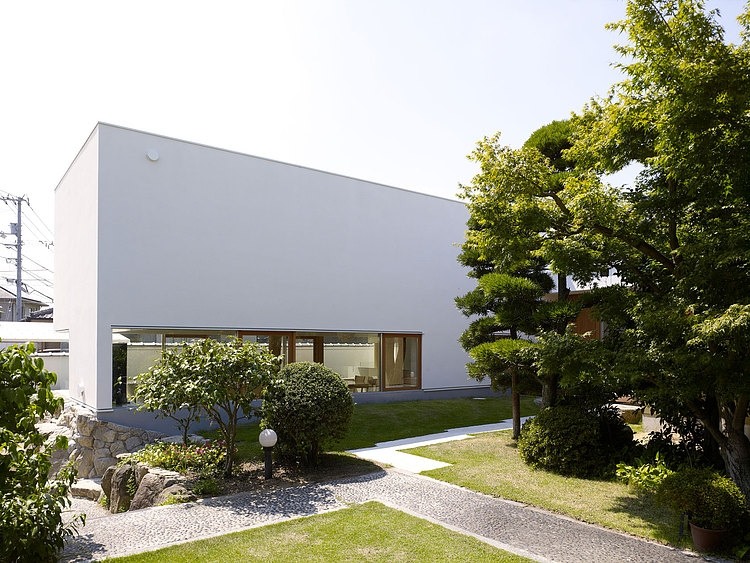 Garden Tree House by Hironaka Ogawa & Associates