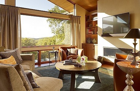 Hillside Sanctuary by Staprans Design