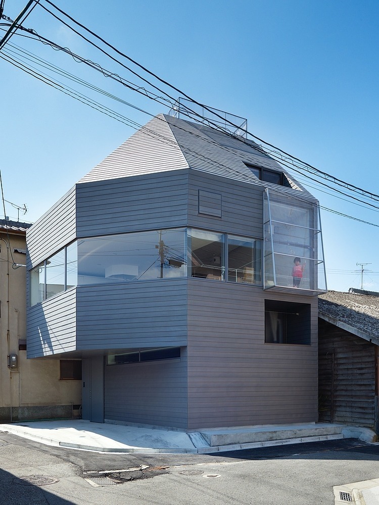House at Kawachi-Matsubara by Fujiwaramuro Architects