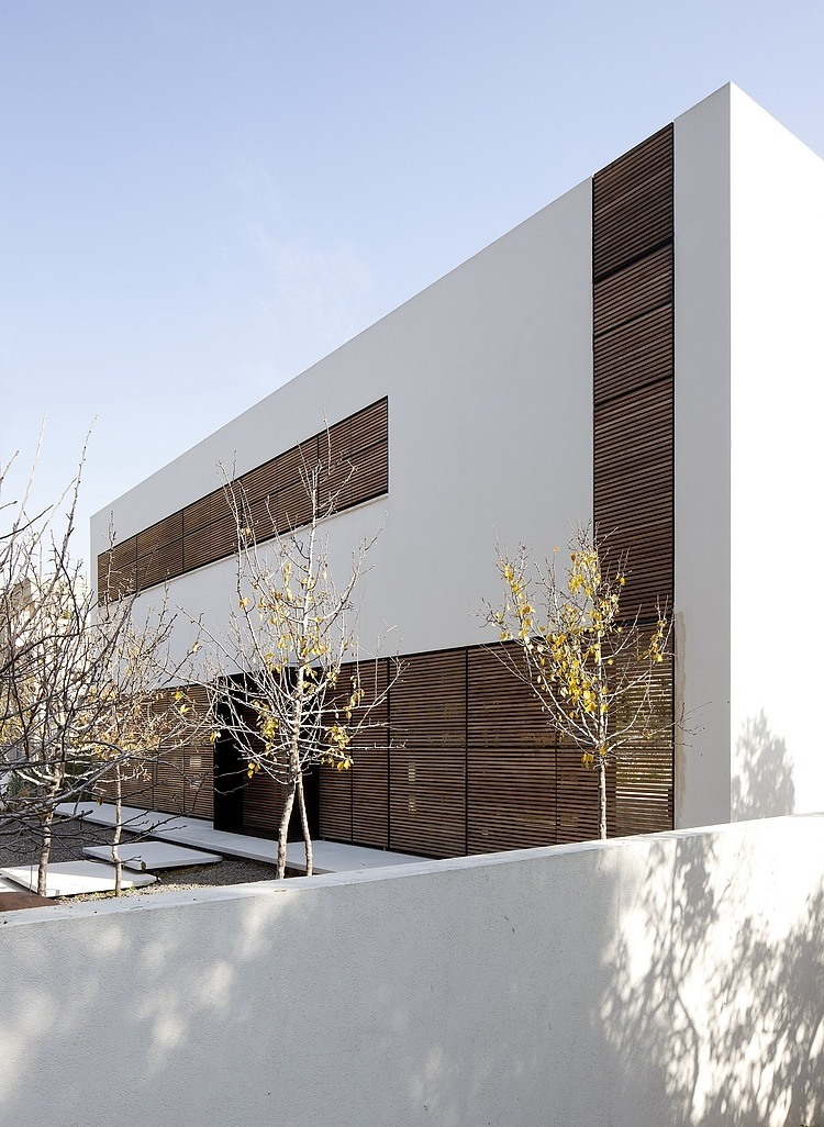 Kfar Shmaryahu House by Pitsou Kedem Architects
