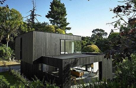 Waiatarua House by Hamish Monk Architecture