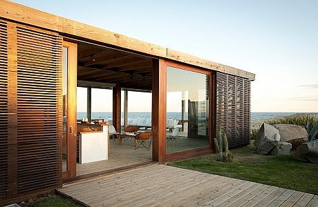 Beach House by Martin Gomez Arquitectos