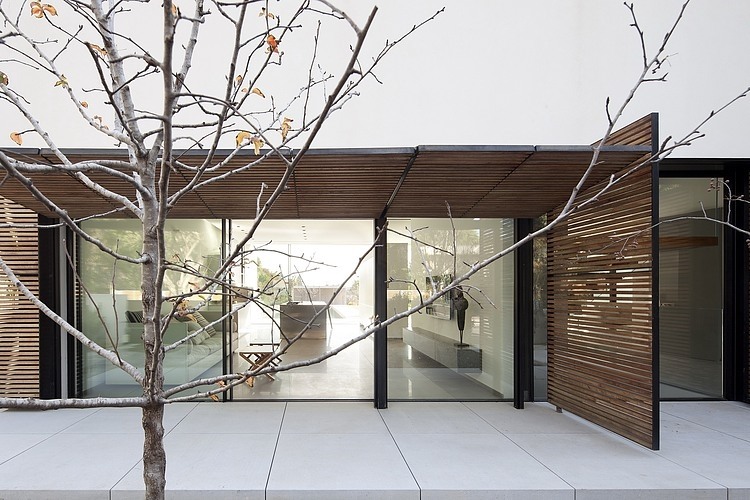 Kfar Shmaryahu House by Pitsou Kedem Architects