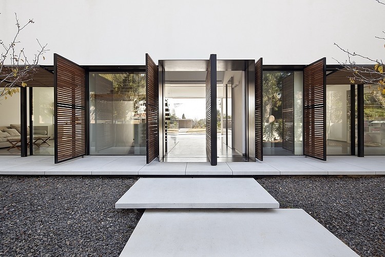 Kfar Shmaryahu House by Pitsou Kedem Architects