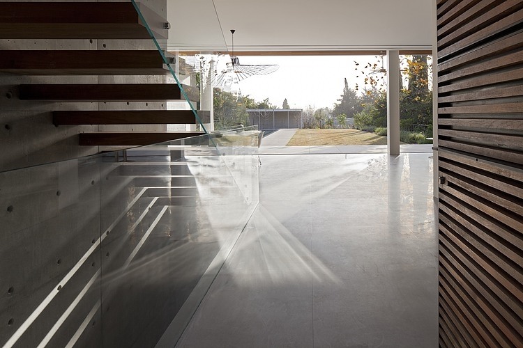 Kfar Shmaryahu House by Pitsou Kedem Architects