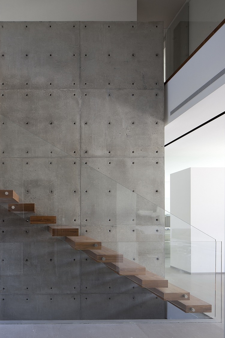 Kfar Shmaryahu House by Pitsou Kedem Architects