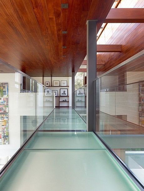 Modern Peninsula Estate by Lencioni Construction