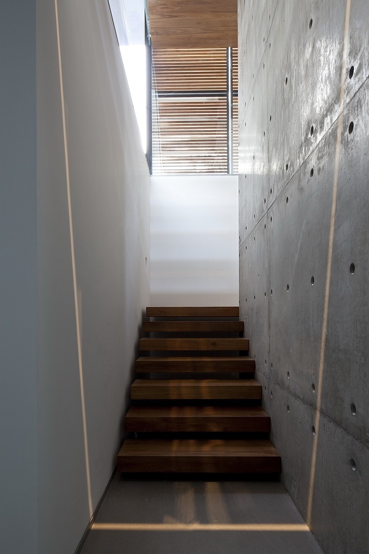 Kfar Shmaryahu House by Pitsou Kedem Architects