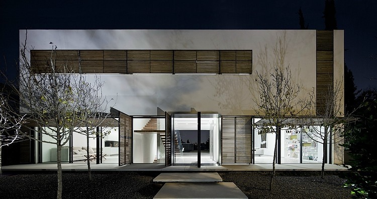 Kfar Shmaryahu House by Pitsou Kedem Architects