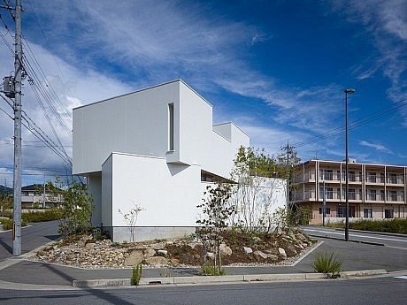 House In Minoh by Fujiwaramuro Architects